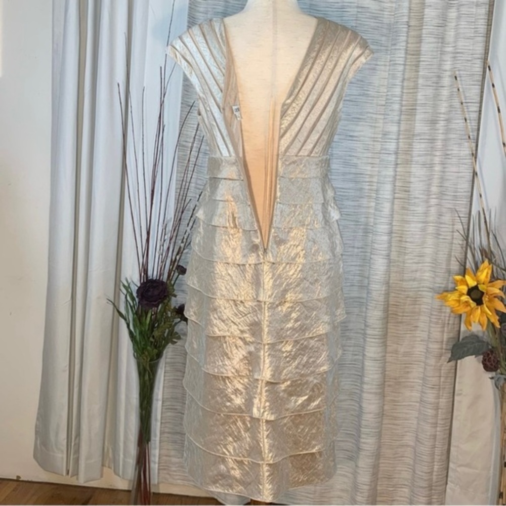 Cache shimmering champagne sleeveless shuttered party dress. - Picture 10 of 15